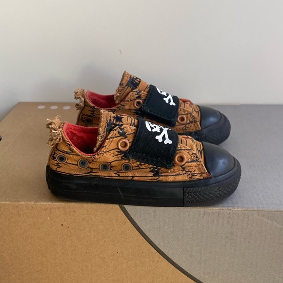 Converse Chuck Taylor Skull & Crossbones Toddler Sneakers- SZ 5 C - Picture 4 of 12